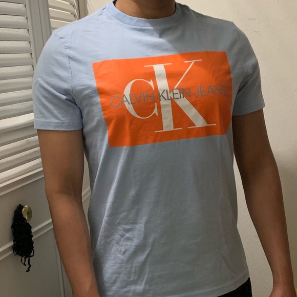 Calvin Klein T Shirt - Picture 1 of 3